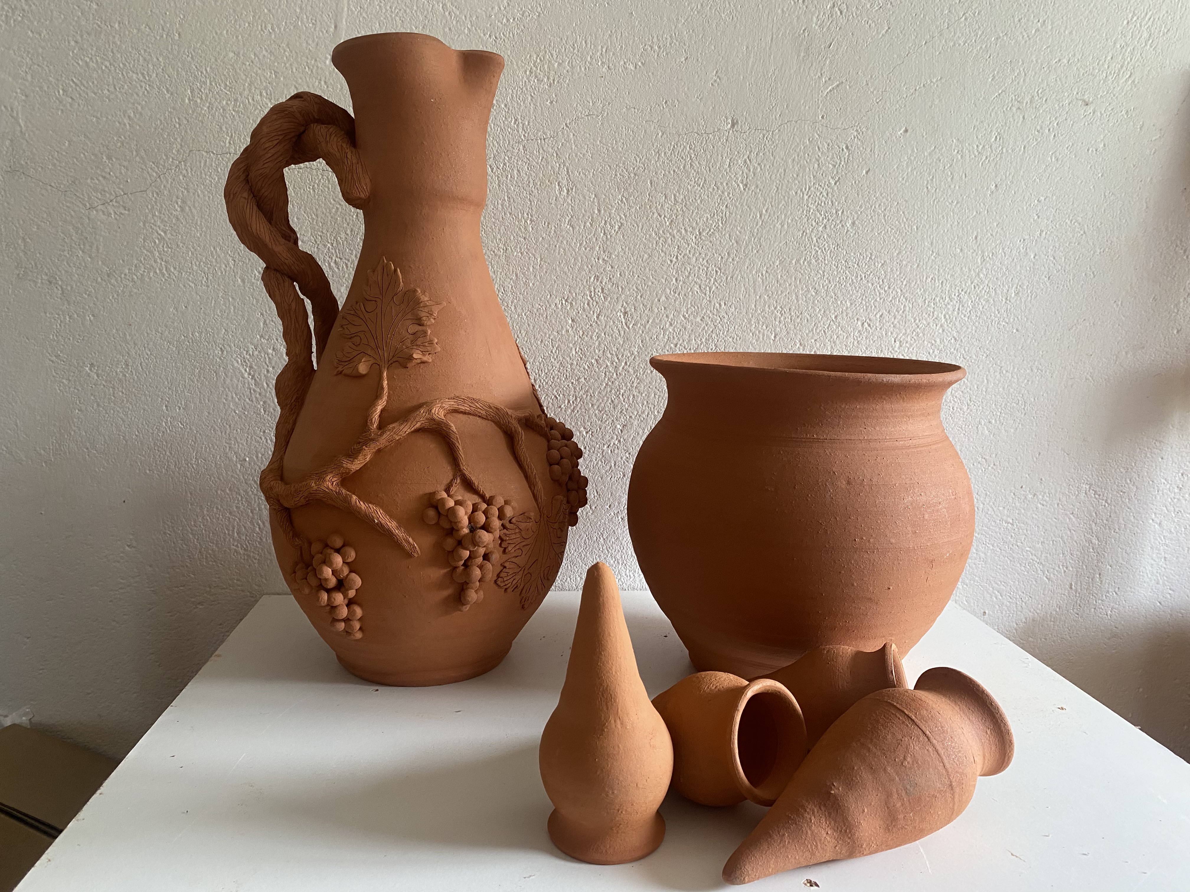 Piezas variadas y depósitos de agua para meter en los tiestos y tengan la humedad exacta que requiere la planta. No gotea.